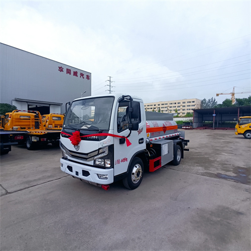 東風多利卡D5汽柴油加油車，最小的加油車，全國包上牌